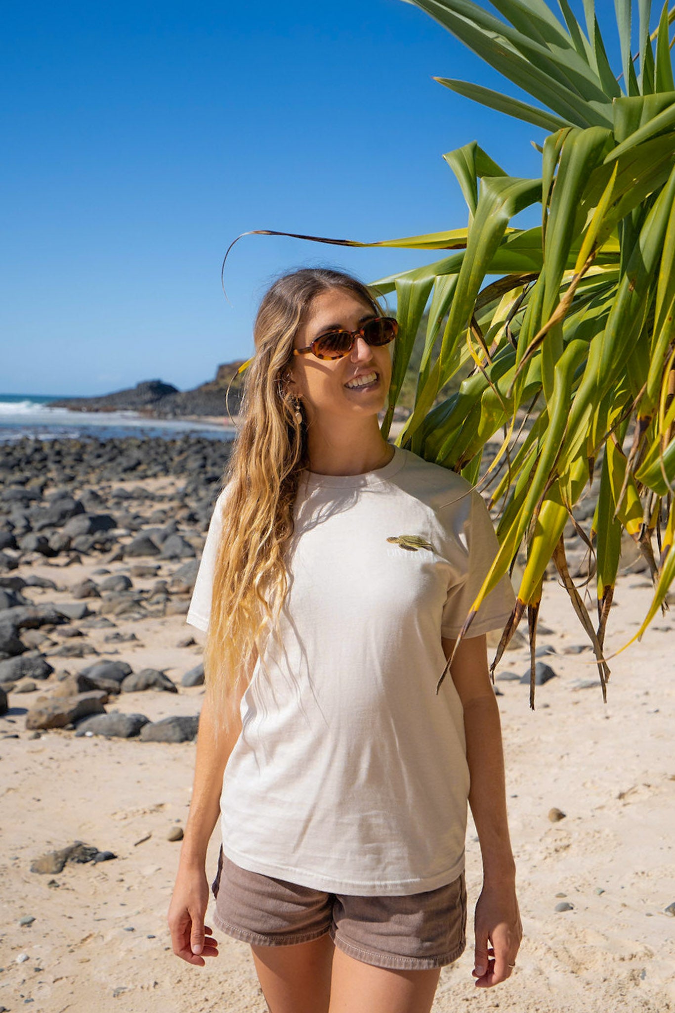 SIDE TURTLE UNISEX T-SHIRT