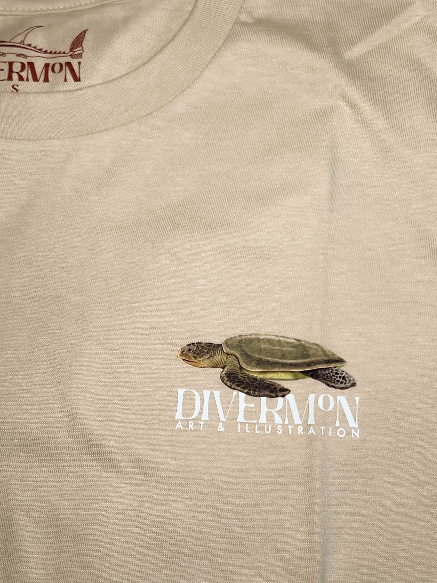SIDE TURTLE UNISEX T-SHIRT