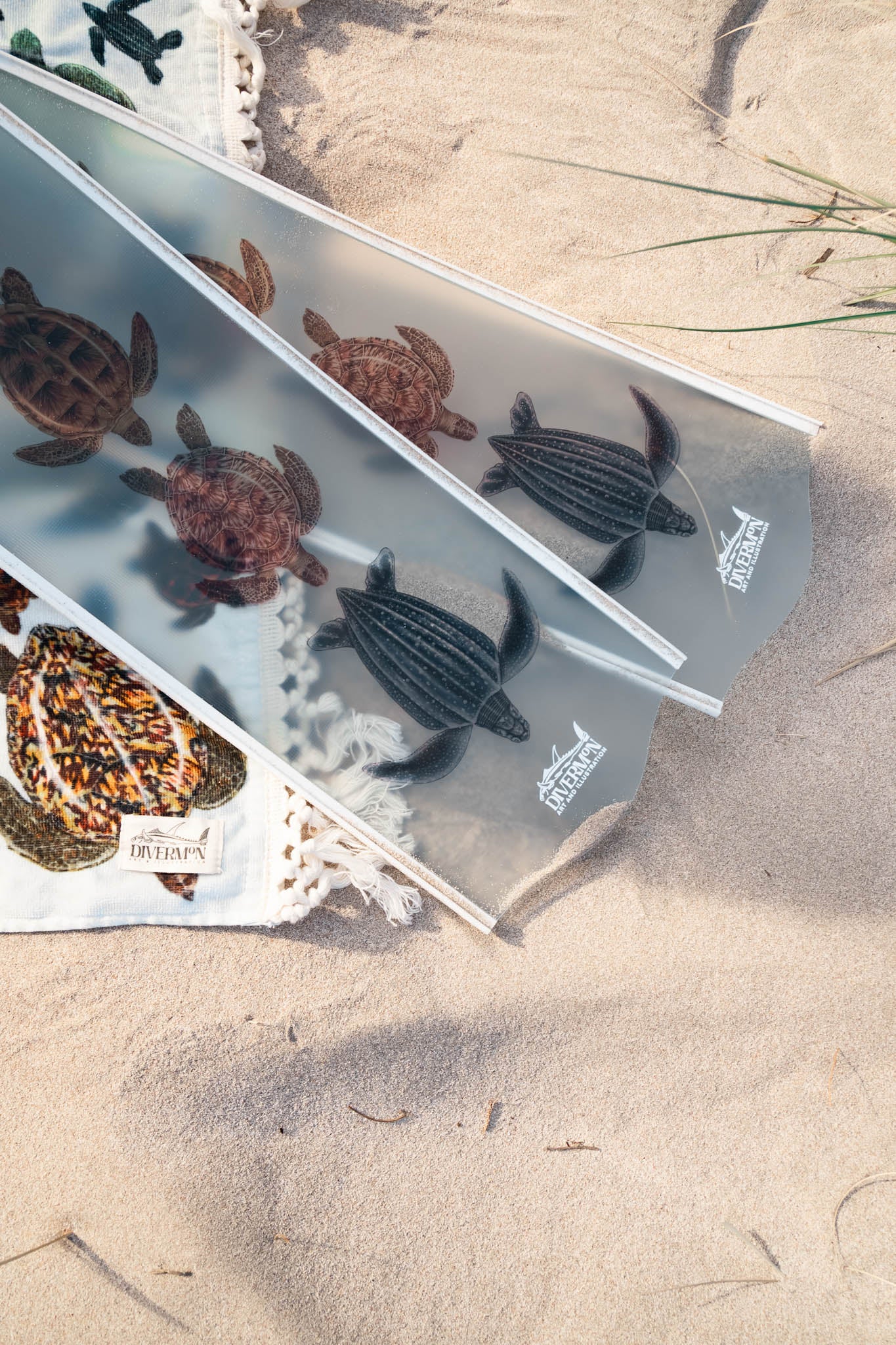 Freediving fins with hand-drawn sea turtle design in vibrant blue ocean tones Leatherback Turtle, Green Turtle, Hawksbill Turtle