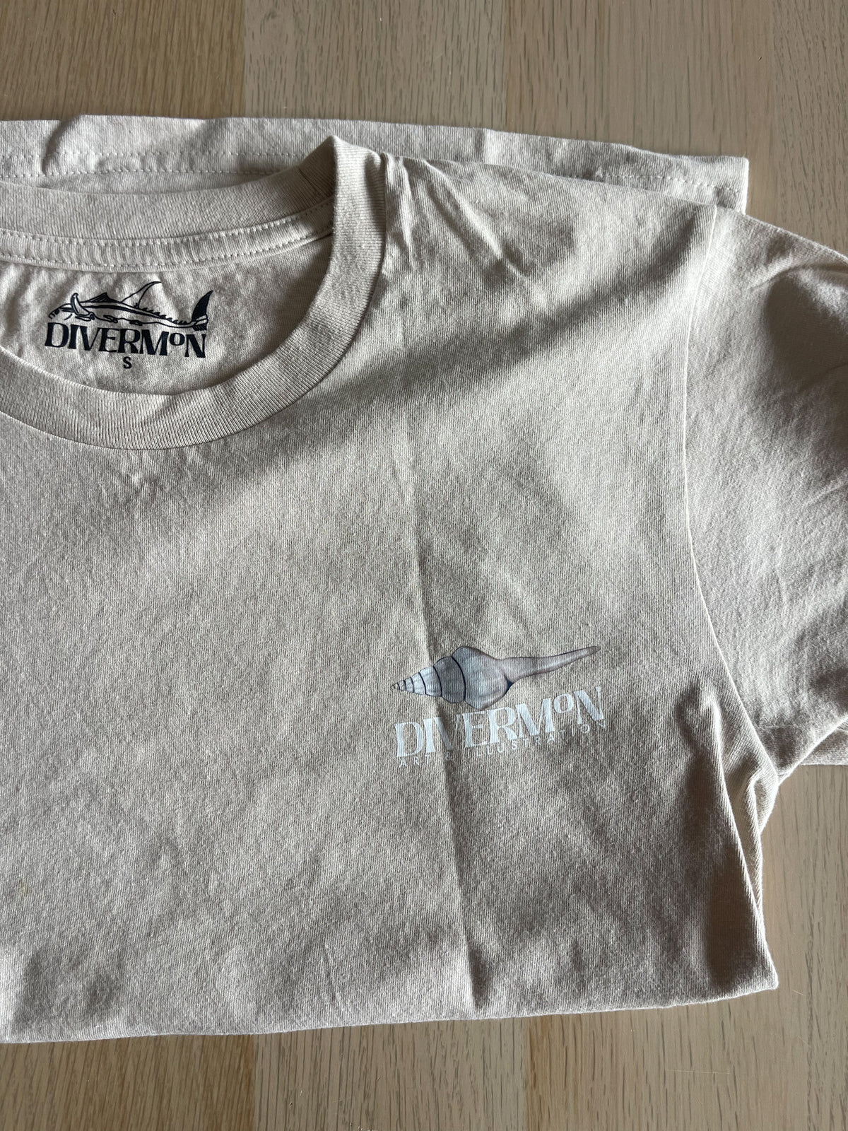 DISCOUNTED shell tan unisex t-shirt S