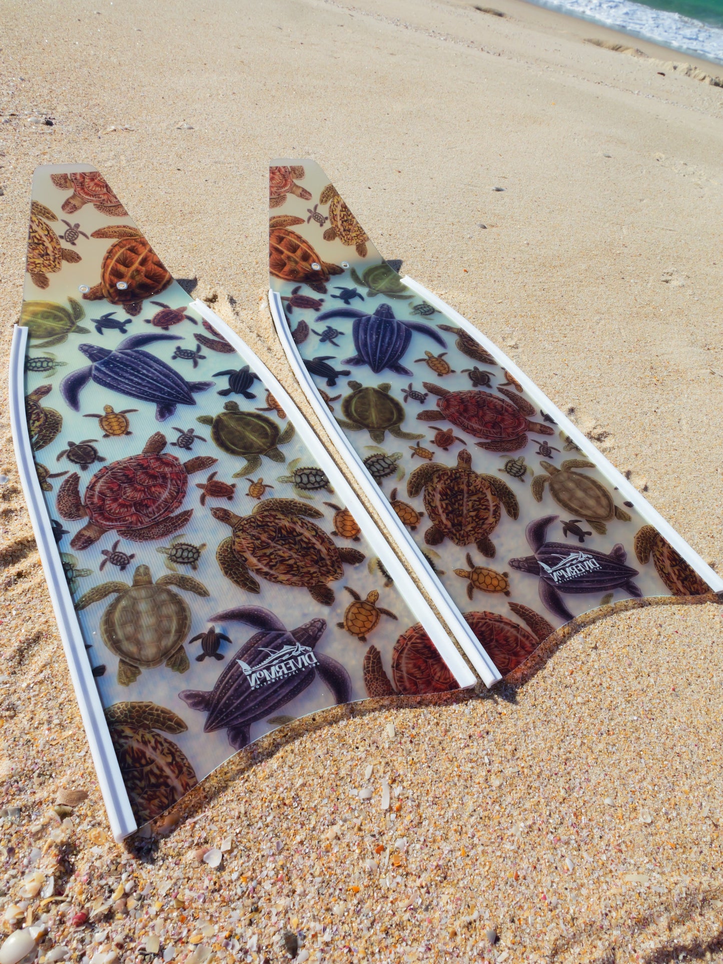 (COMING JULY) SHORT FINS TURTLE WHITE