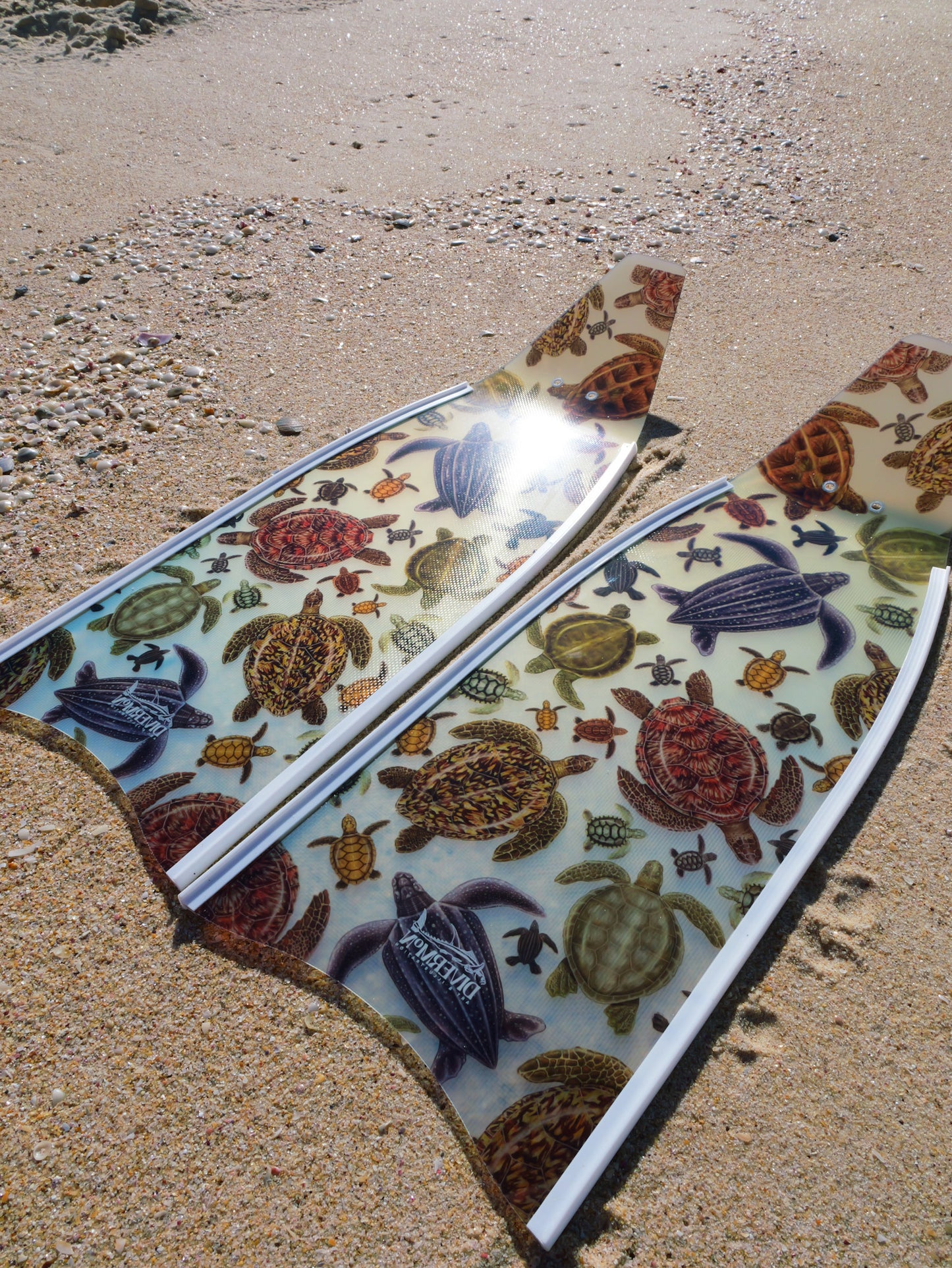 (COMING JULY) SHORT FINS TURTLE WHITE