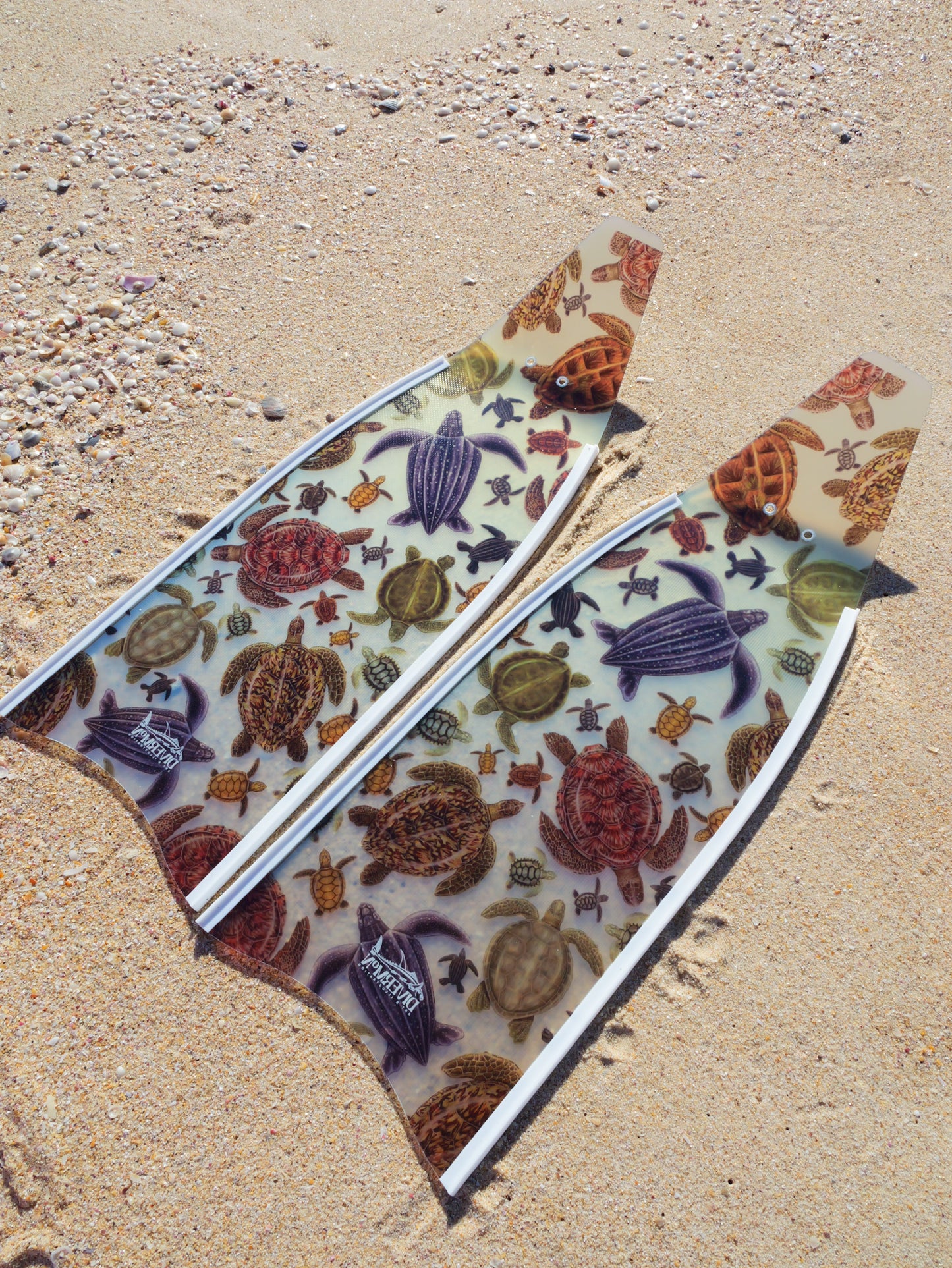 (COMING JULY) SHORT FINS TURTLE WHITE