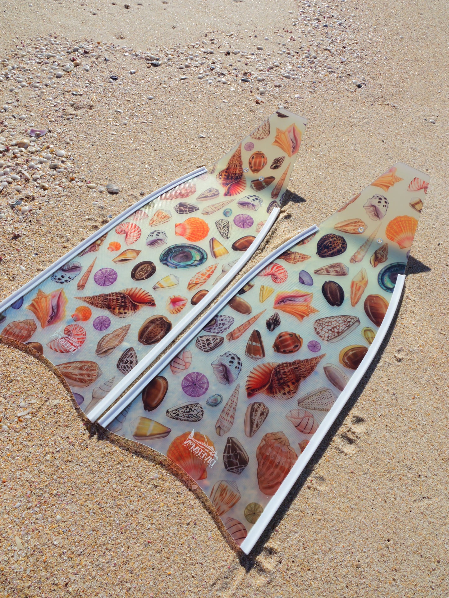 (COMING JULY) SHORT FINS SHELLS WHITE