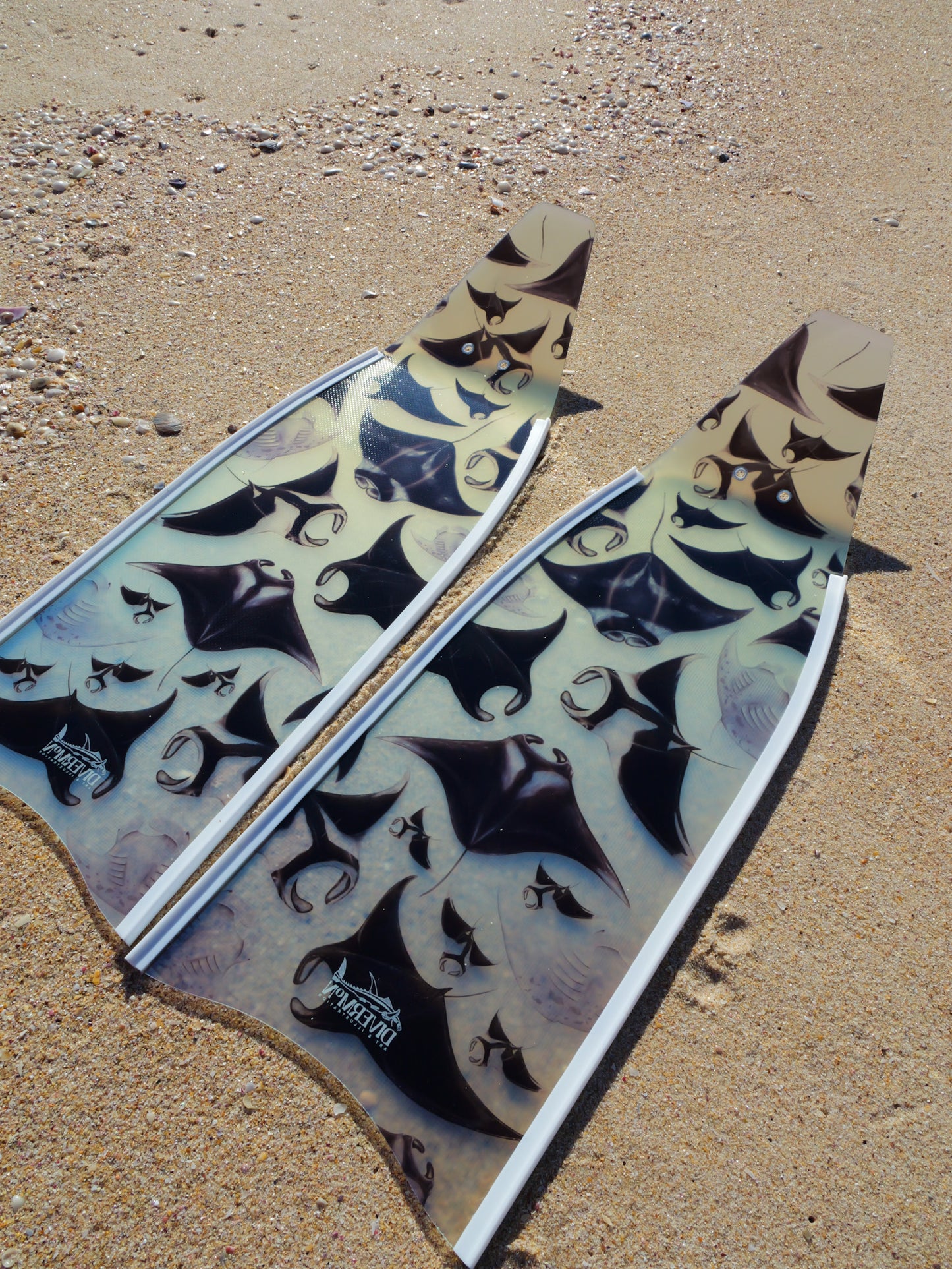 (COMING JULY) SHORT FINS MANTA WHITE