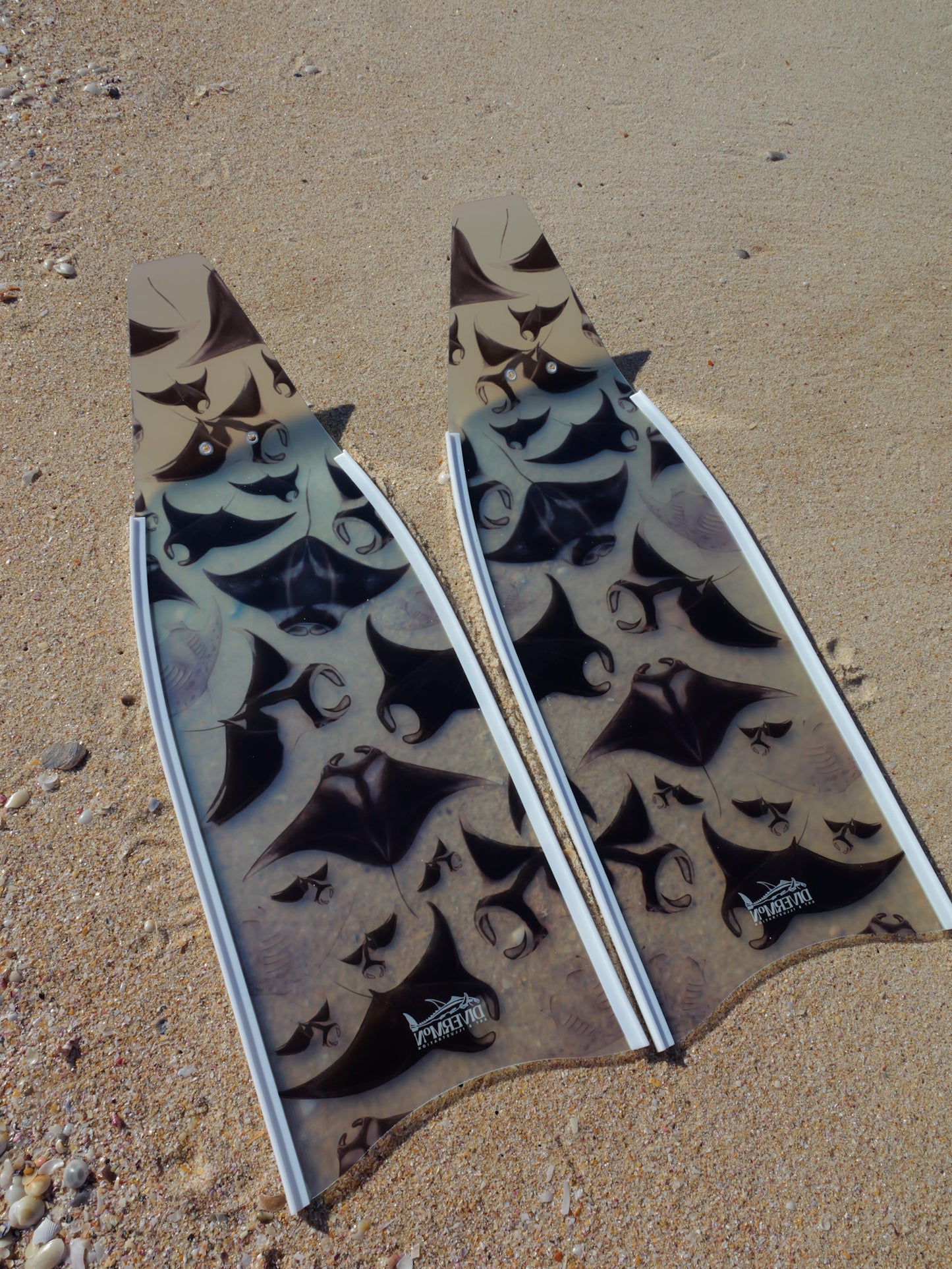 (COMING JULY) SHORT FINS MANTA WHITE