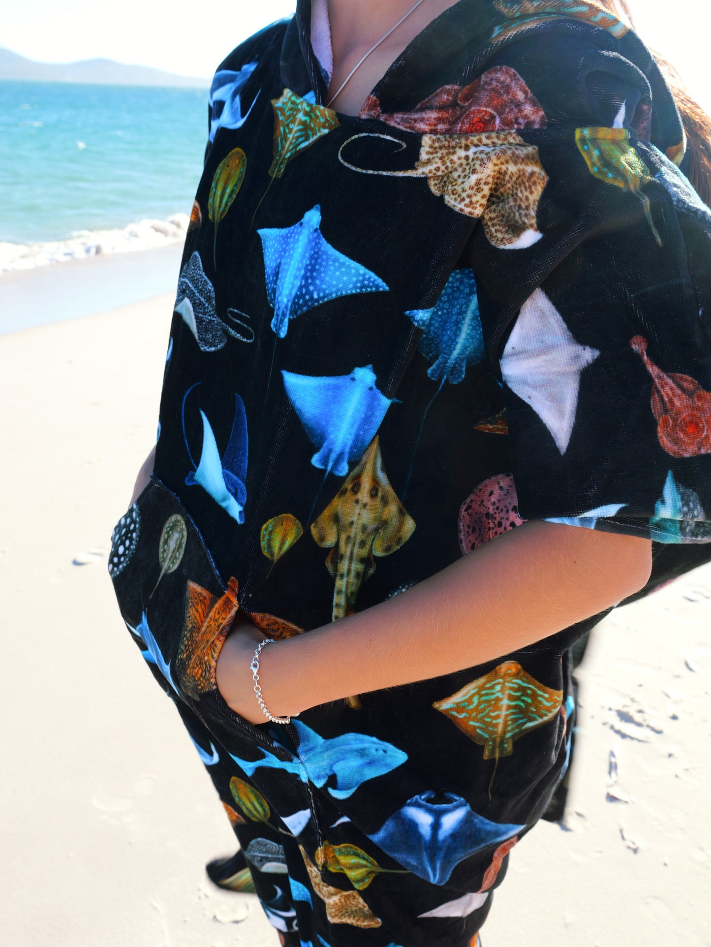 Hooded Cotton Rays XL beach towel alternate view Divermon Art illustration