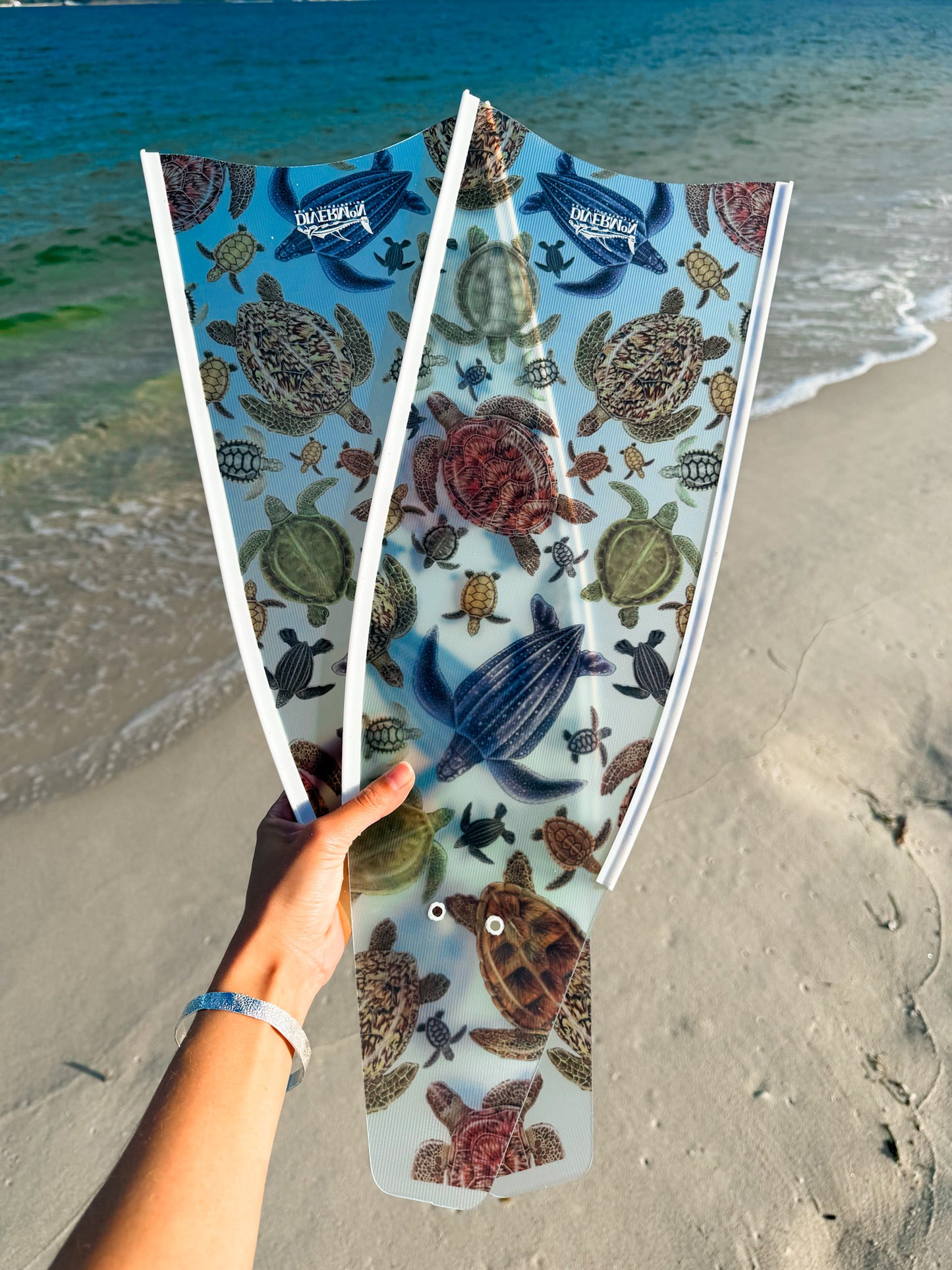 (COMING JULY) SHORT FINS TURTLE WHITE