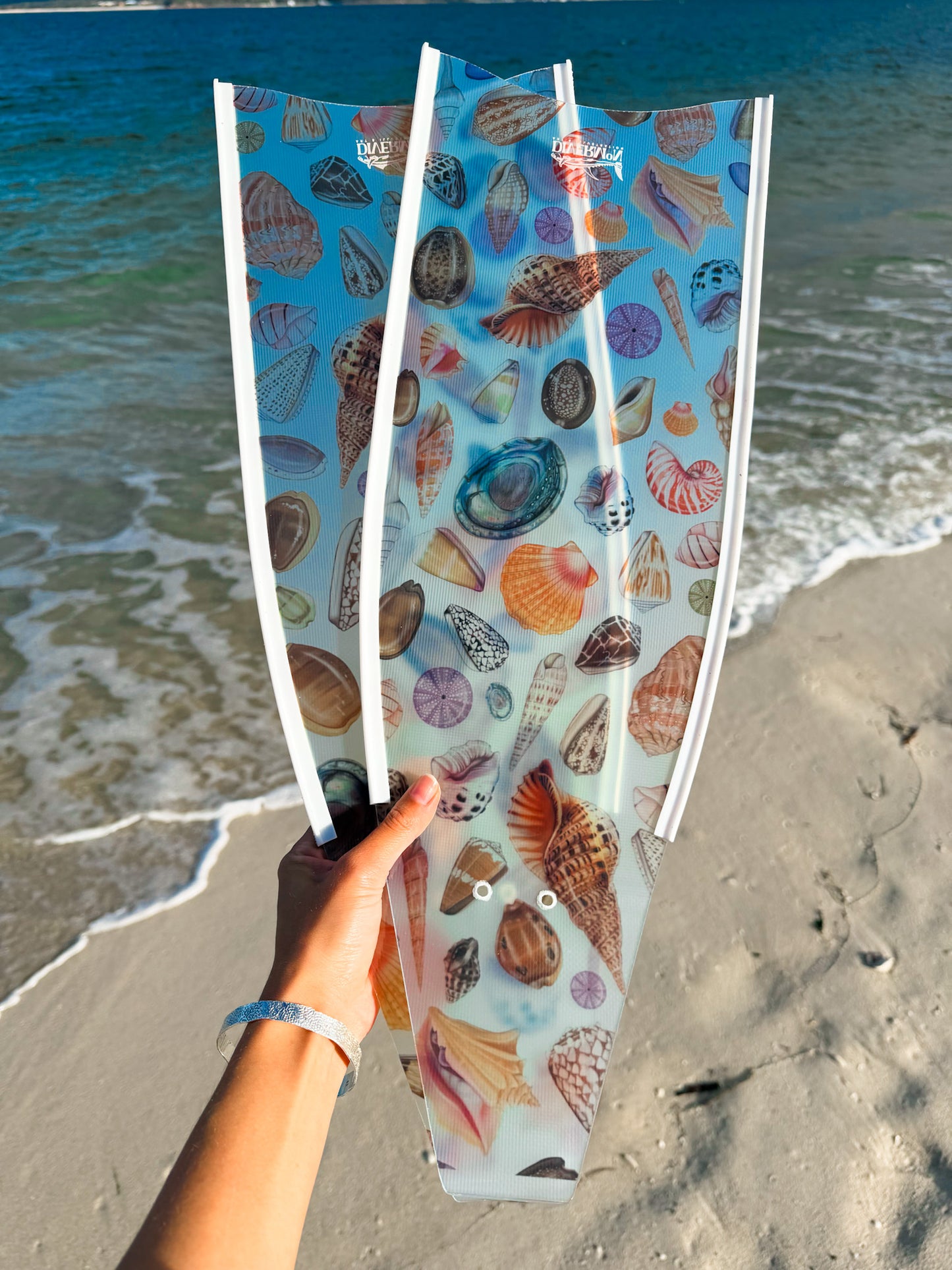 (COMING JULY) SHORT FINS SHELLS WHITE