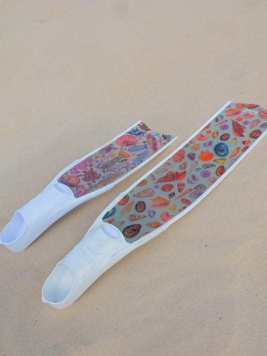 Short freediving fins for travel featuring rainbow ocean design with colourful marine life artwork by DiverMon